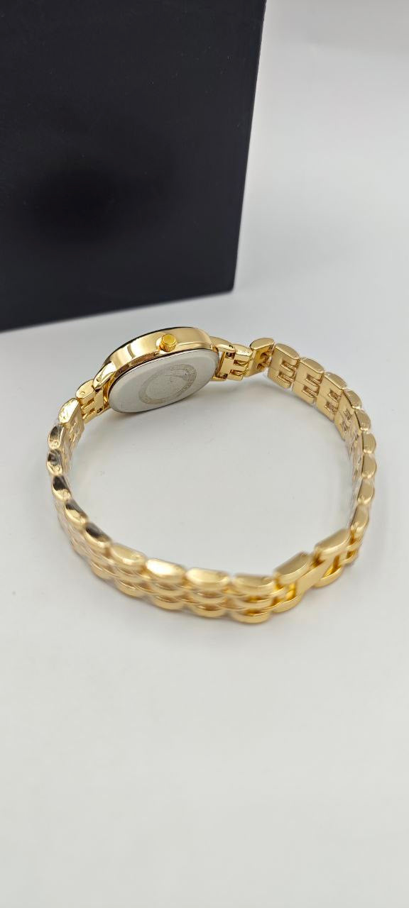 DIŞI GOLD İÇİ SİYAH BAYAN SAAT