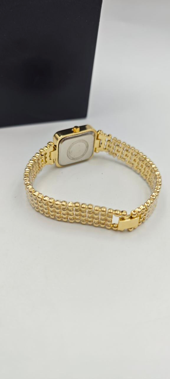 DIŞI ALTIN İÇİ KIRMIZI KARE BAYAN SAAT