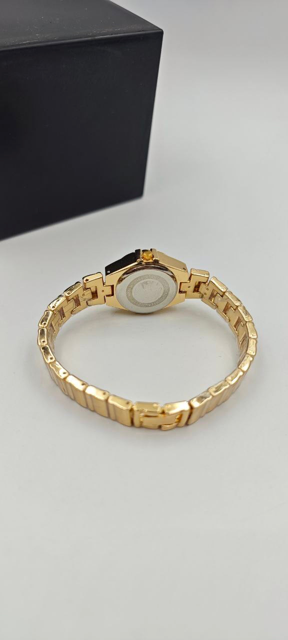 DIŞI ALTIN İÇİ KIRMIZI YUVARLAK BAYAN SAAT