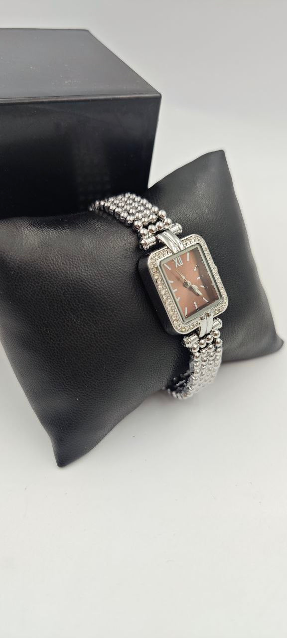 DIŞI GÜMÜŞ İÇİ KAHVERENGİ KARE BAYAN SAAT