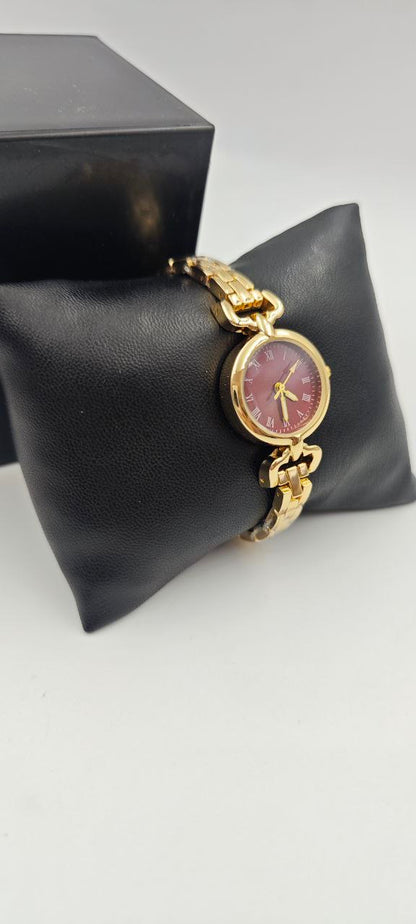 DIŞI GOLD İÇİ KIRMIZI YUVARLAK BAYAN SAAT