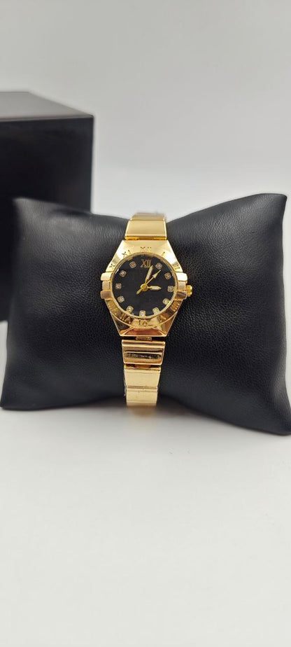 DIŞI ALTIN İÇİ SİYAH YUVARLAK BAYAN SAAT