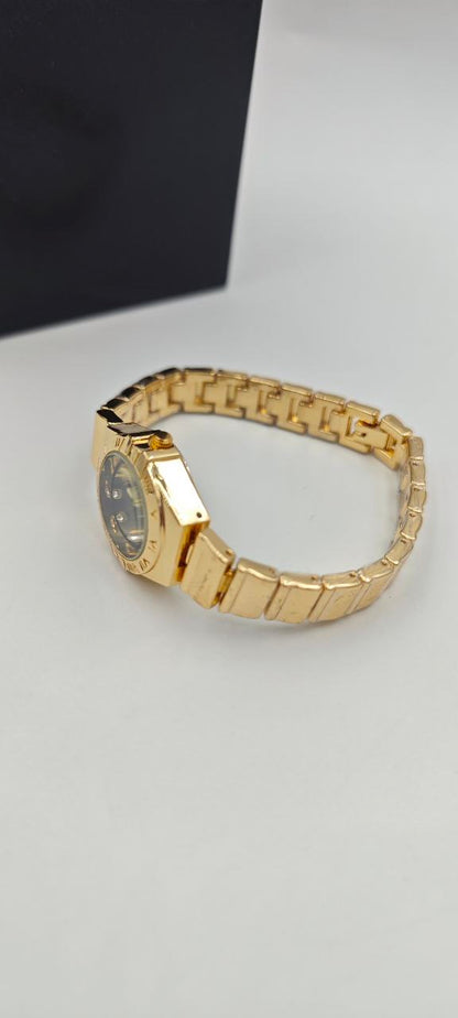 DIŞI ALTIN İÇİ SİYAH YUVARLAK BAYAN SAAT