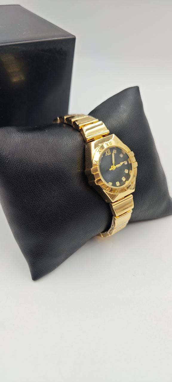 DIŞI ALTIN İÇİ SİYAH YUVARLAK BAYAN SAAT