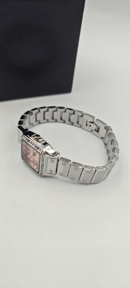 DIŞI GÜMÜŞ İÇİ PEMBE KARE BAYAN SAAT