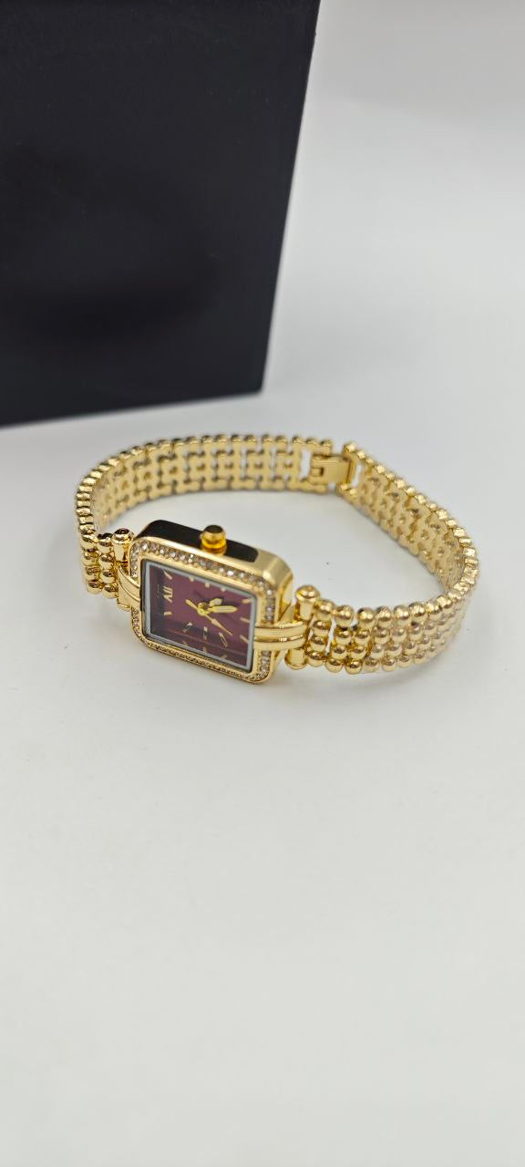 DIŞI ALTIN İÇİ KIRMIZI KARE BAYAN SAAT