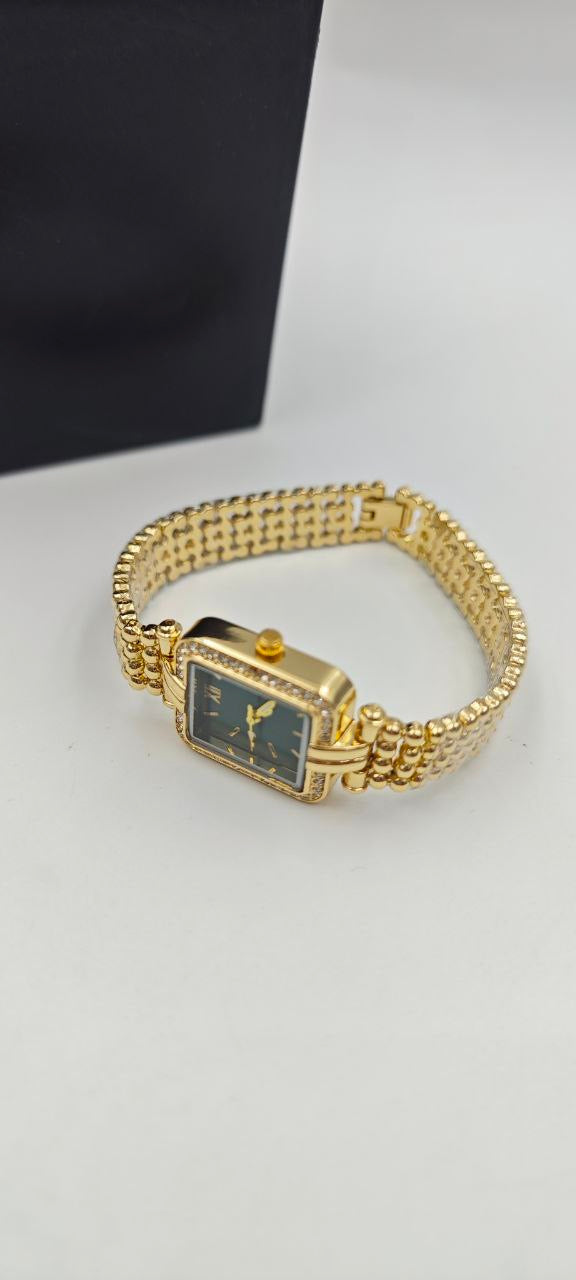 DIŞI ALTIN İÇİ YEŞİL KARE BAYAN SAAT