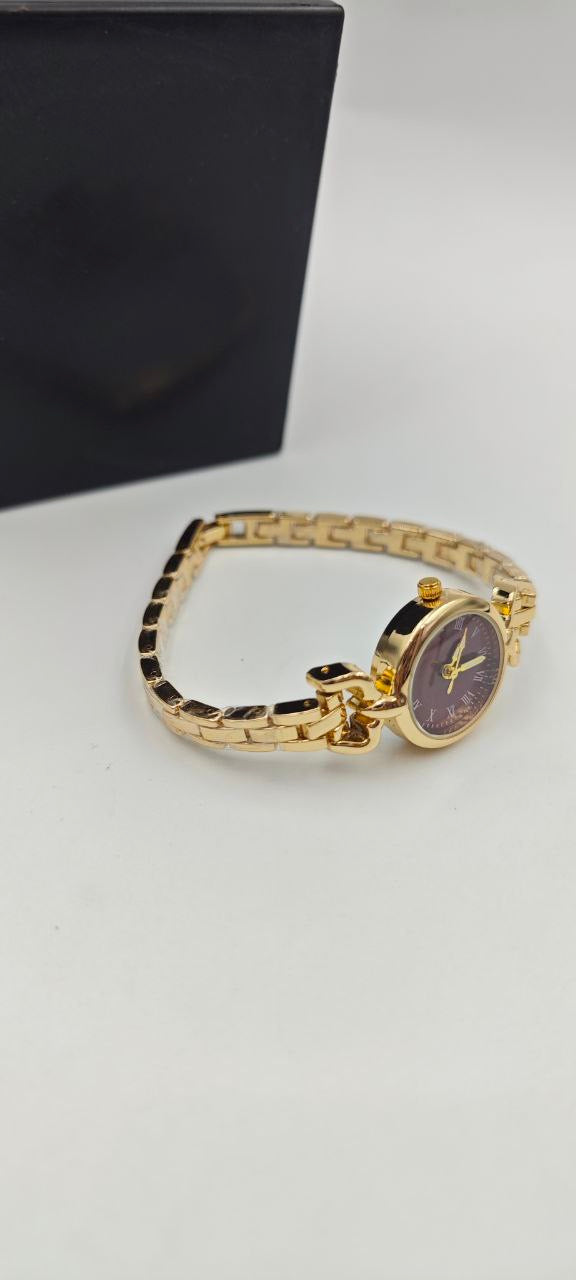 DIŞI GOLD İÇİ KIRMIZI YUVARLAK BAYAN SAAT