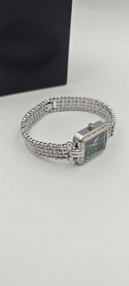 DIŞI GÜMÜŞ İÇİ KAHVERENGİ KARE BAYAN SAAT