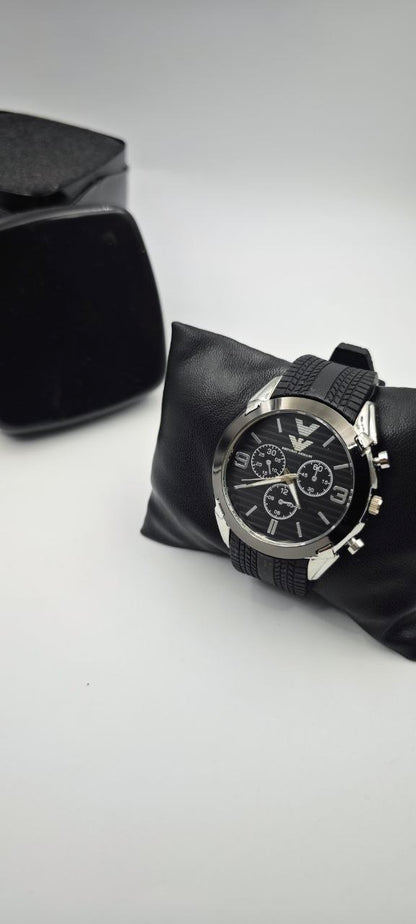 EMPOROİ ARMANI PLASTİK KORDON SİYAH SAAT