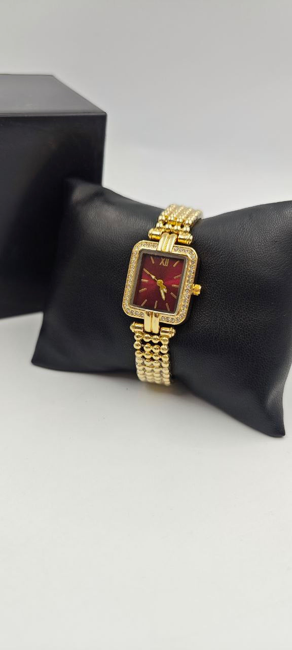 DIŞI ALTIN İÇİ KIRMIZI KARE BAYAN SAAT