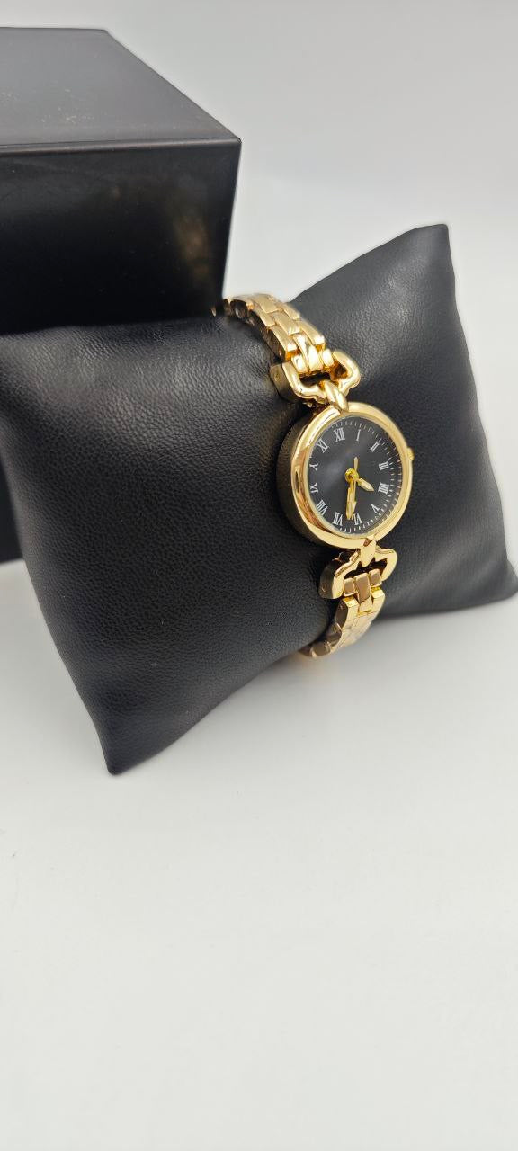 DIŞI GOLD İÇİ SİYAH YUVARLAK BAYAN SAAT