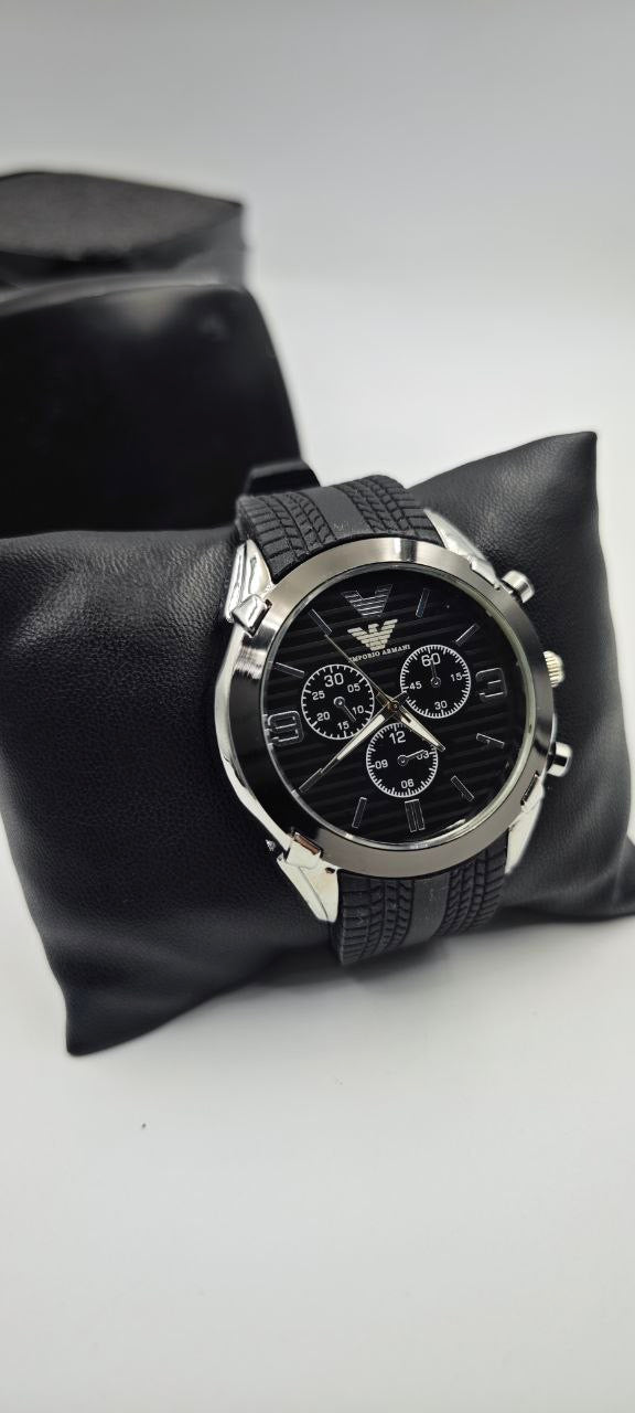 EMPOROİ ARMANI PLASTİK KORDON SİYAH SAAT