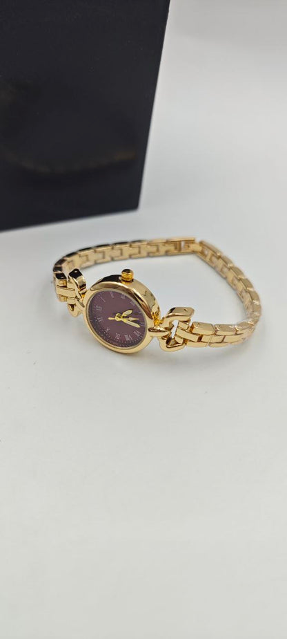 DIŞI GOLD İÇİ KIRMIZI YUVARLAK BAYAN SAAT