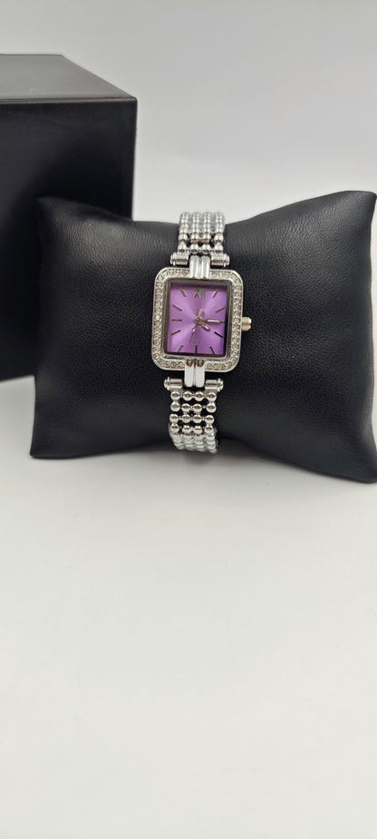 DIŞI GÜMÜŞ İÇİ MOR KARE BAYAN SAAT
