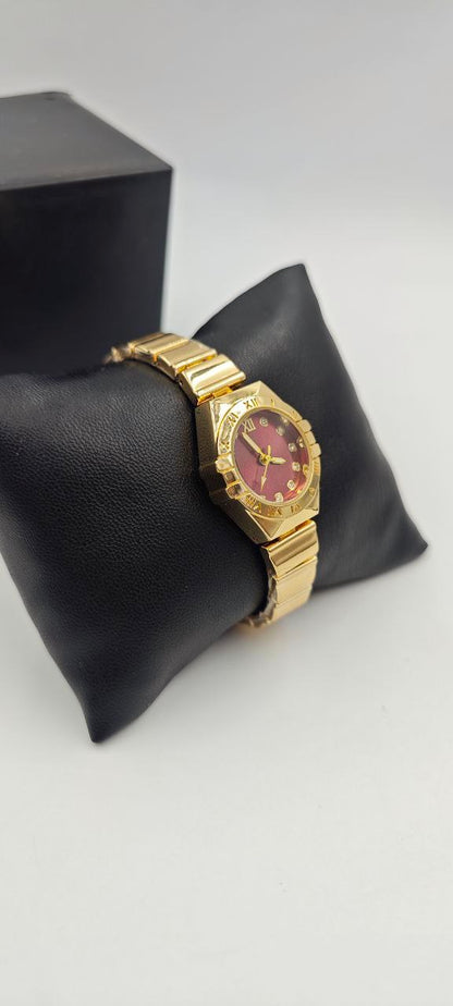 DIŞI ALTIN İÇİ KIRMIZI YUVARLAK BAYAN SAAT