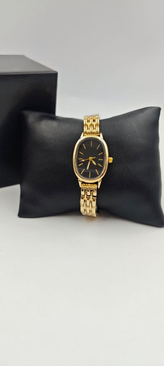 DIŞI GOLD İÇİ SİYAH BAYAN SAAT