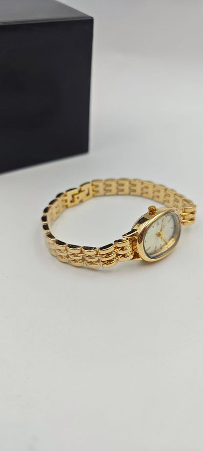 DIŞI GOLD İÇİ BEYAZ BAYAN SAAT