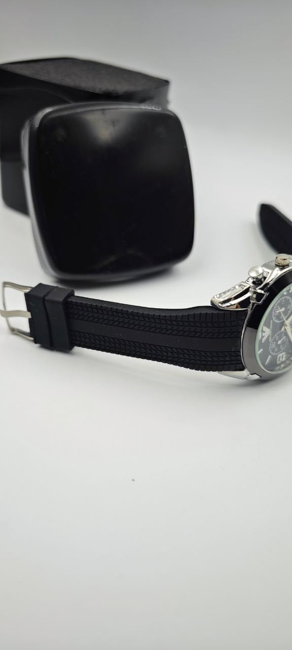 EMPOROİ ARMANI PLASTİK KORDON SİYAH SAAT