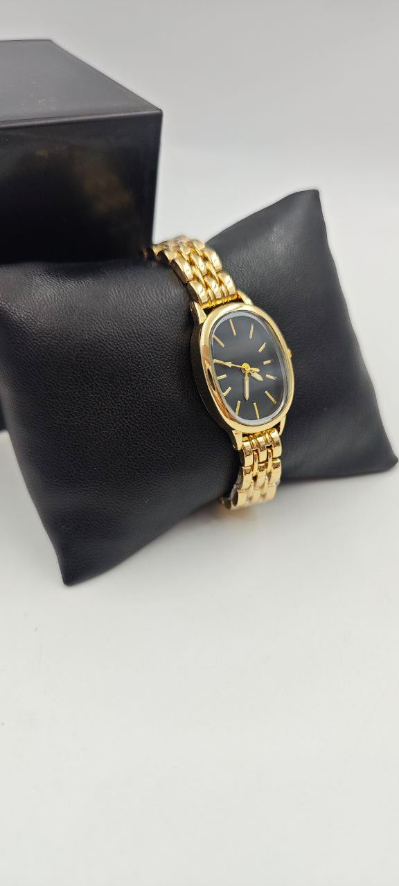 DIŞI GOLD İÇİ SİYAH BAYAN SAAT