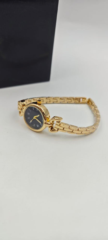 DIŞI GOLD İÇİ SİYAH YUVARLAK BAYAN SAAT