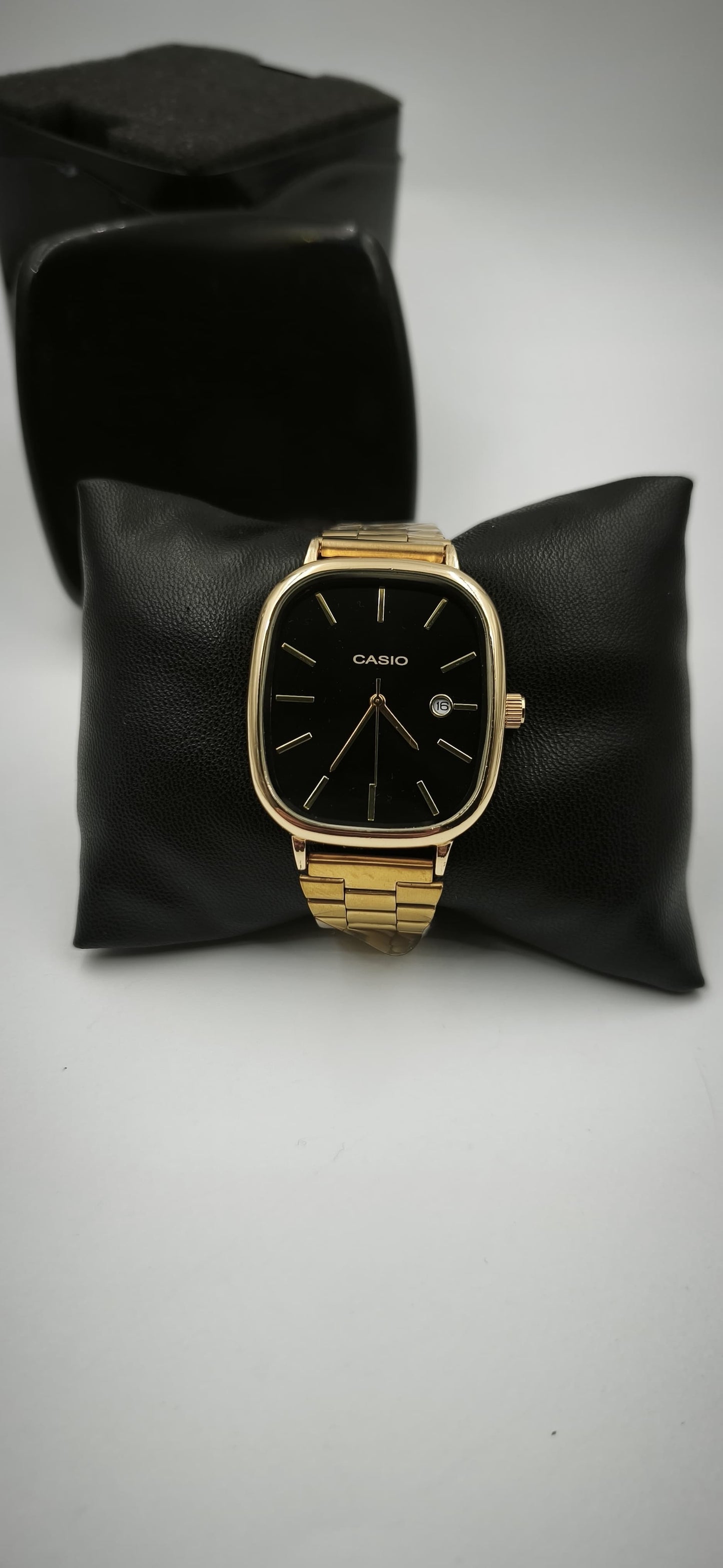 CASİO VİNTAGE DIŞI GOLD İÇİ SİYAH SAAT