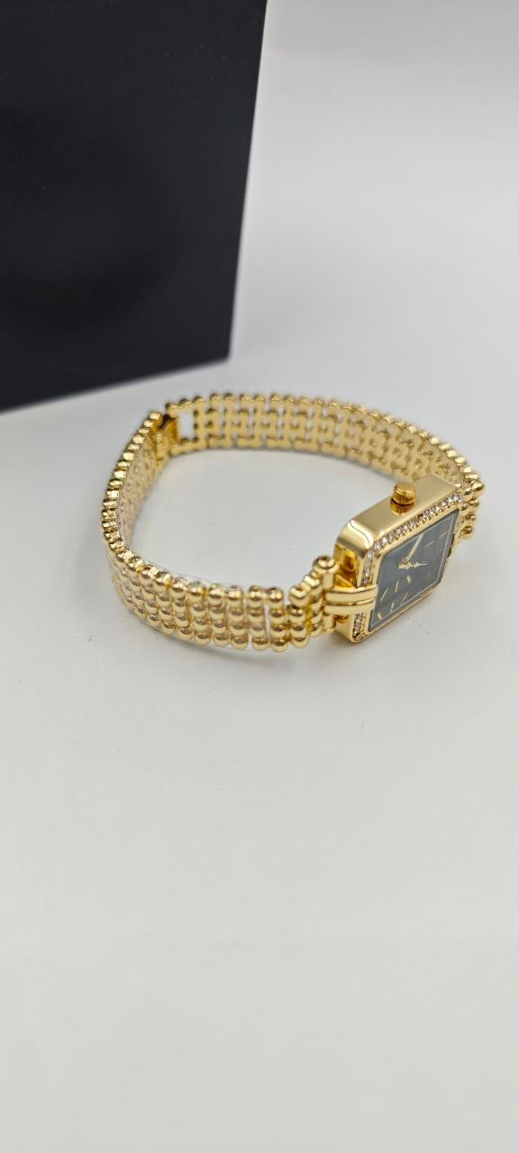 DIŞI ALTIN İÇİ YEŞİL KARE BAYAN SAAT