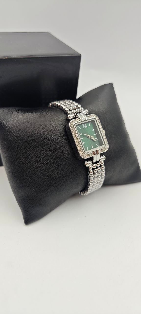 DIŞI GÜMÜŞ İÇİ YEŞİL KARE BAYAN SAAT