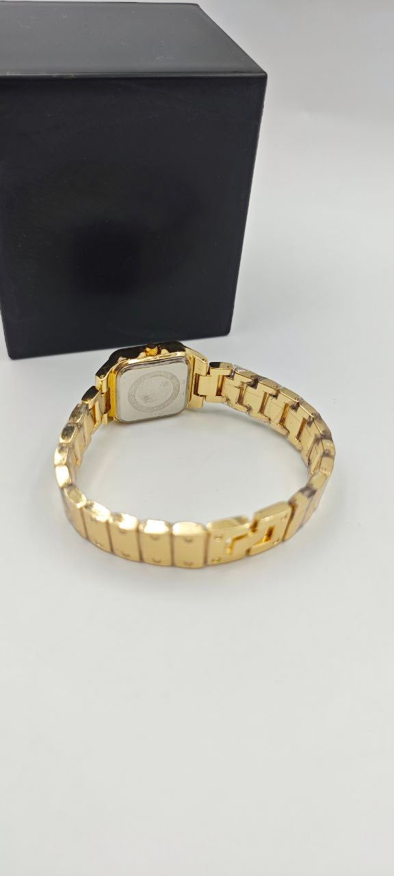 DIŞI ALTIN İÇİ BEYAZ KARE BAYAN SAAT