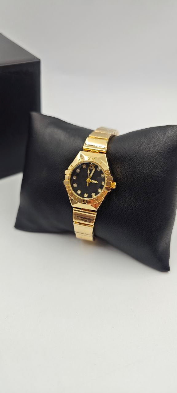 DIŞI ALTIN İÇİ SİYAH YUVARLAK BAYAN SAAT